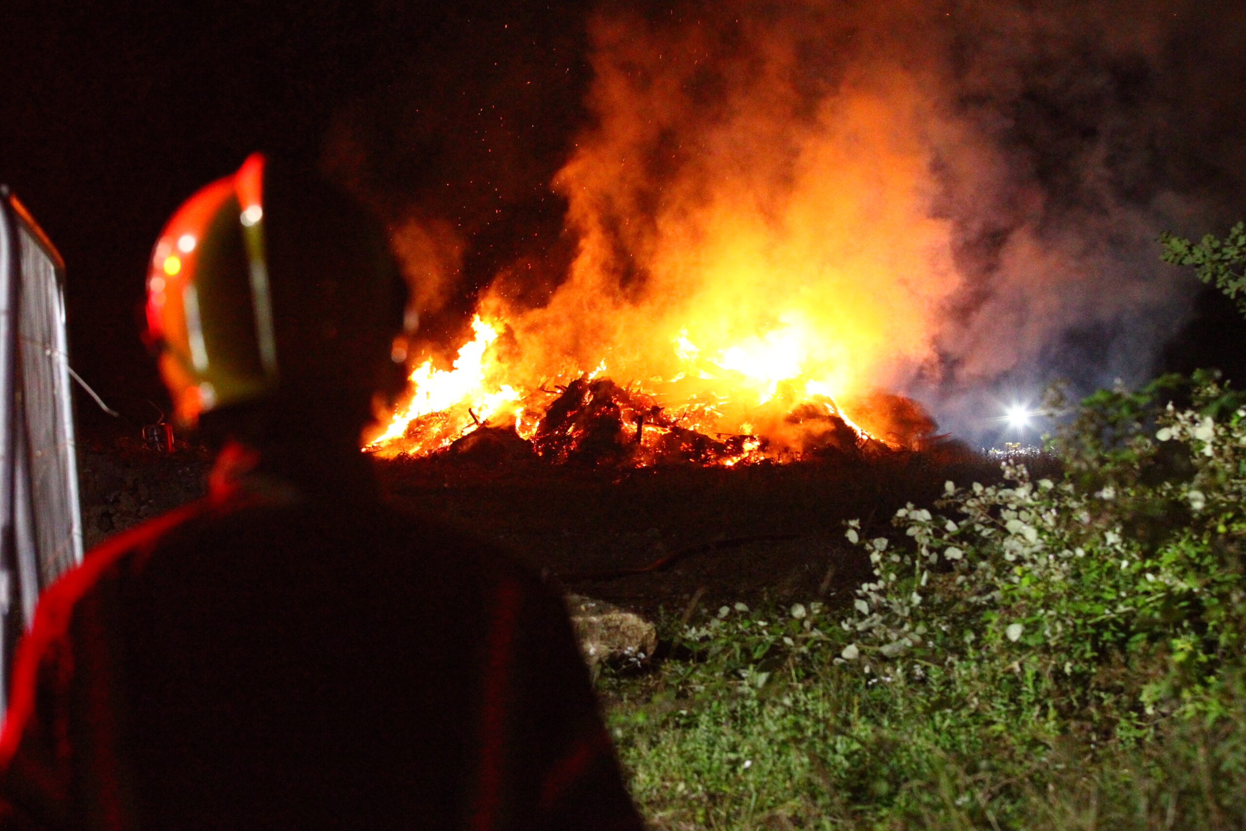 LARGE BONFIRE SPARKS CONCERN IN RYDE