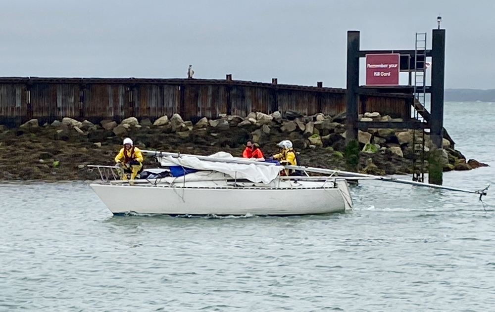 YARMOUTH LIFEBOAT RESCUES DISMASTED YACHT OFF THE ISLE OF WIGHT