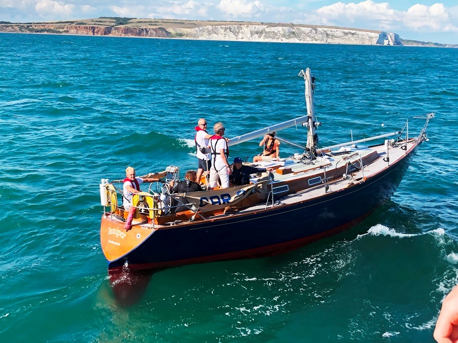 DOUBLE SHOUT FOR BEMBRIDGE RNLI TO YACHT AND PADDLEBOARDERS IN DIFFICULTLY