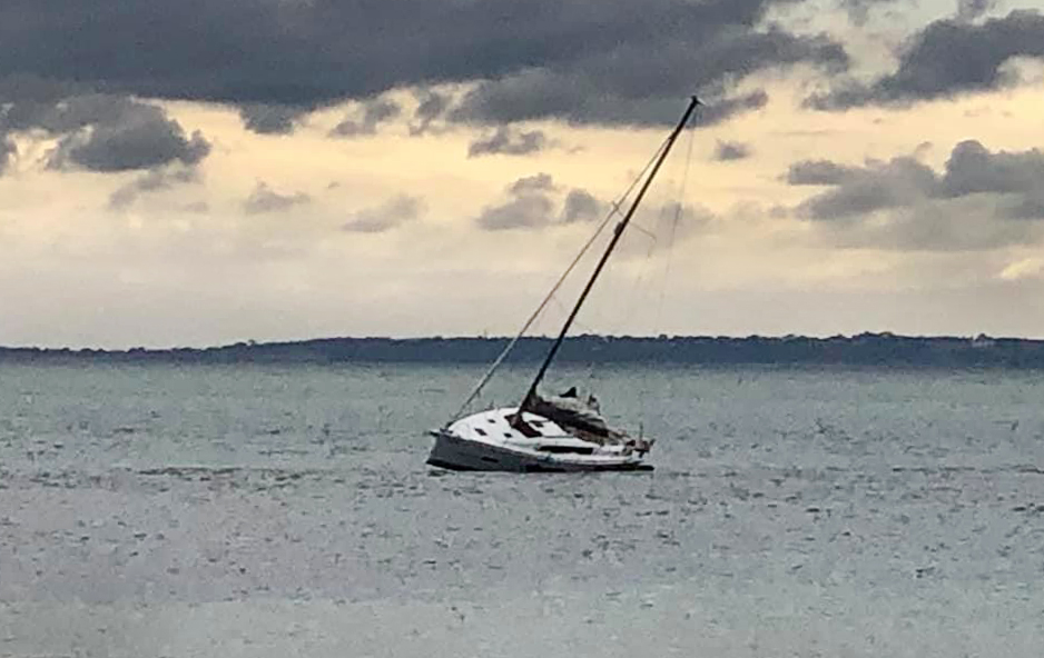 1 INJURED AFTER BOAT RUNS AGROUND OFF COLWELL