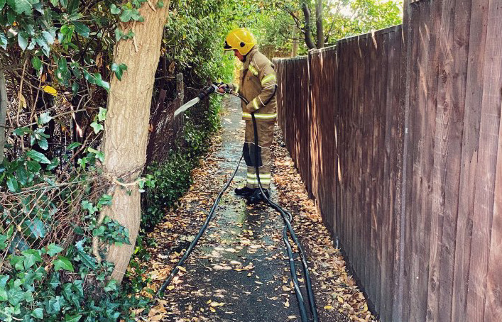 RESIDENTS STEP IN TO DOUSE HEDGE FIRE IN EAST COWES