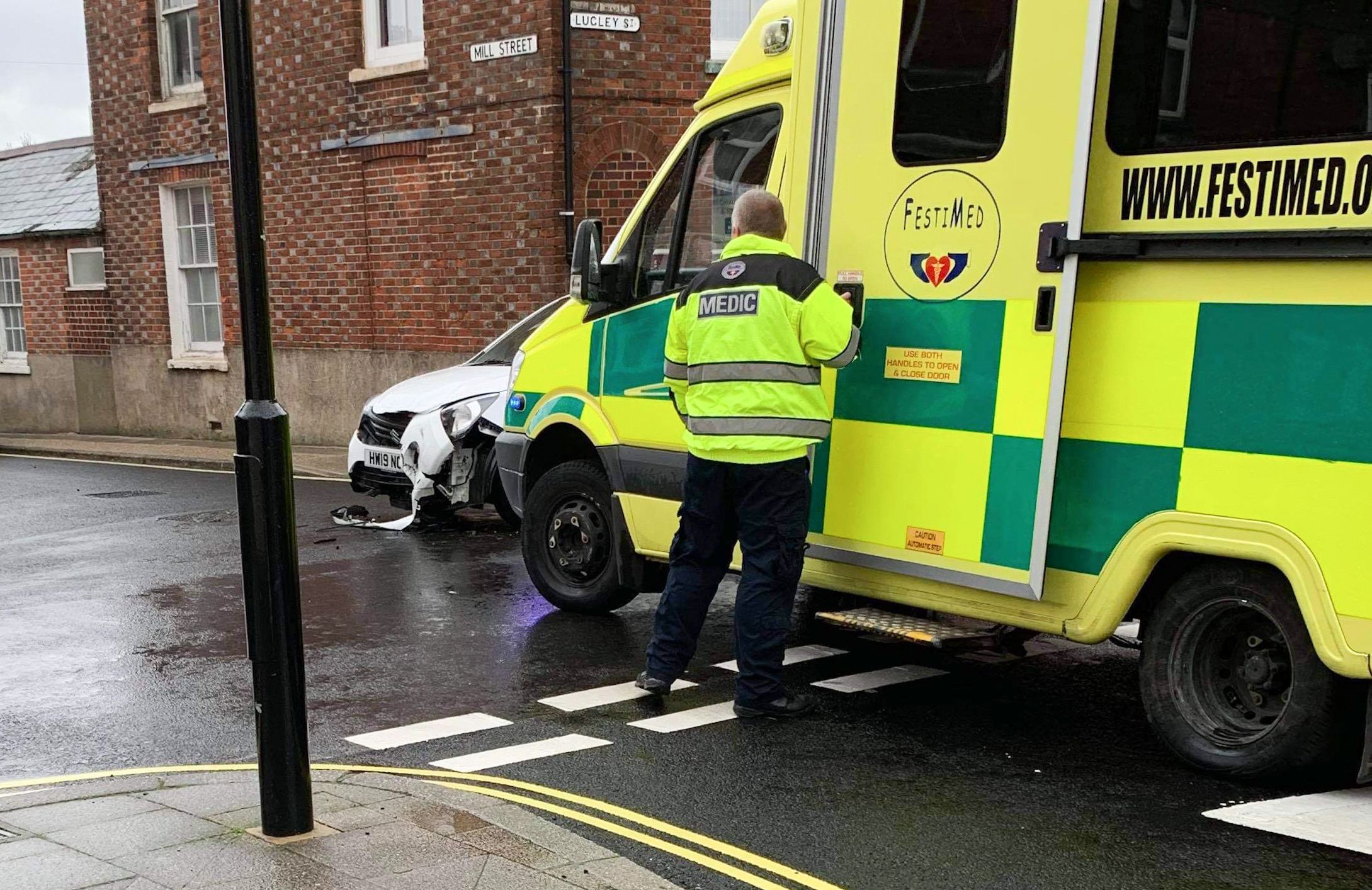999 AMBULANCE CRASHES INTO CAR IN NEWPORT