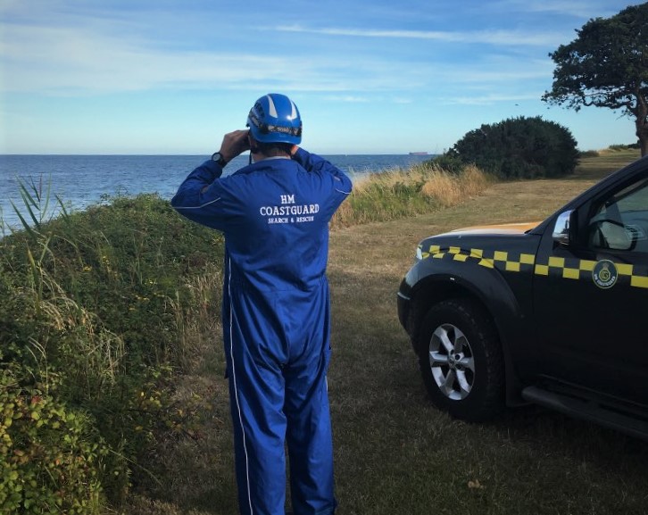 WINDSURFER IN DIFFICULTY AIDED ASHORE IN BEMBRIDGE