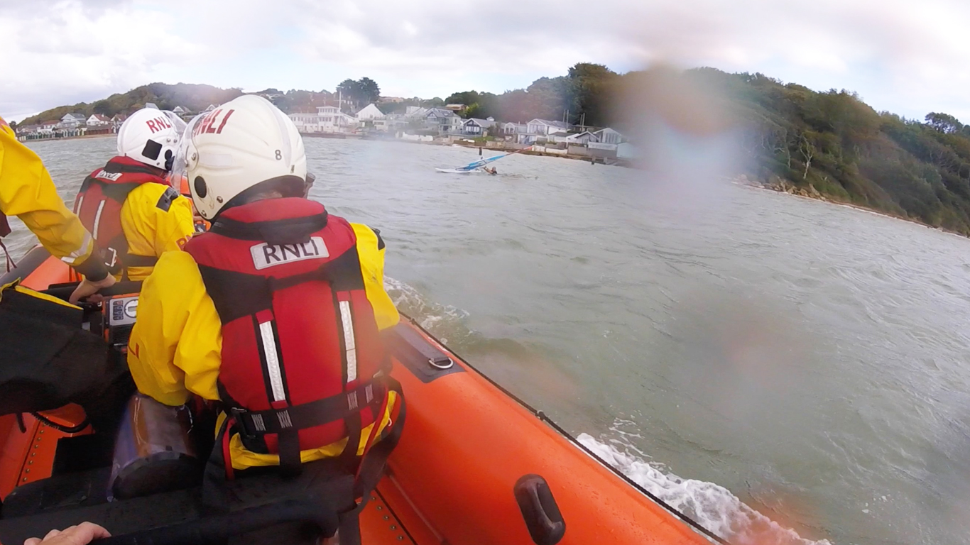 BUSY AFTERNOON FOR COWES RNLI WITH 2 CALL OUTS