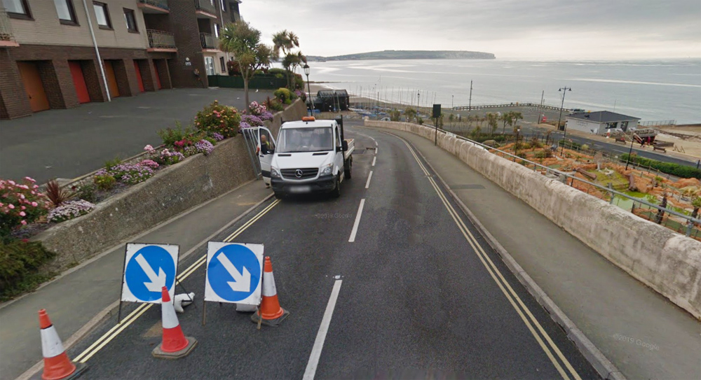 TEMPORARY LIGHTS REMOVED AROUND SINKHOLE ON SHANKLIN’S HOPE HILL