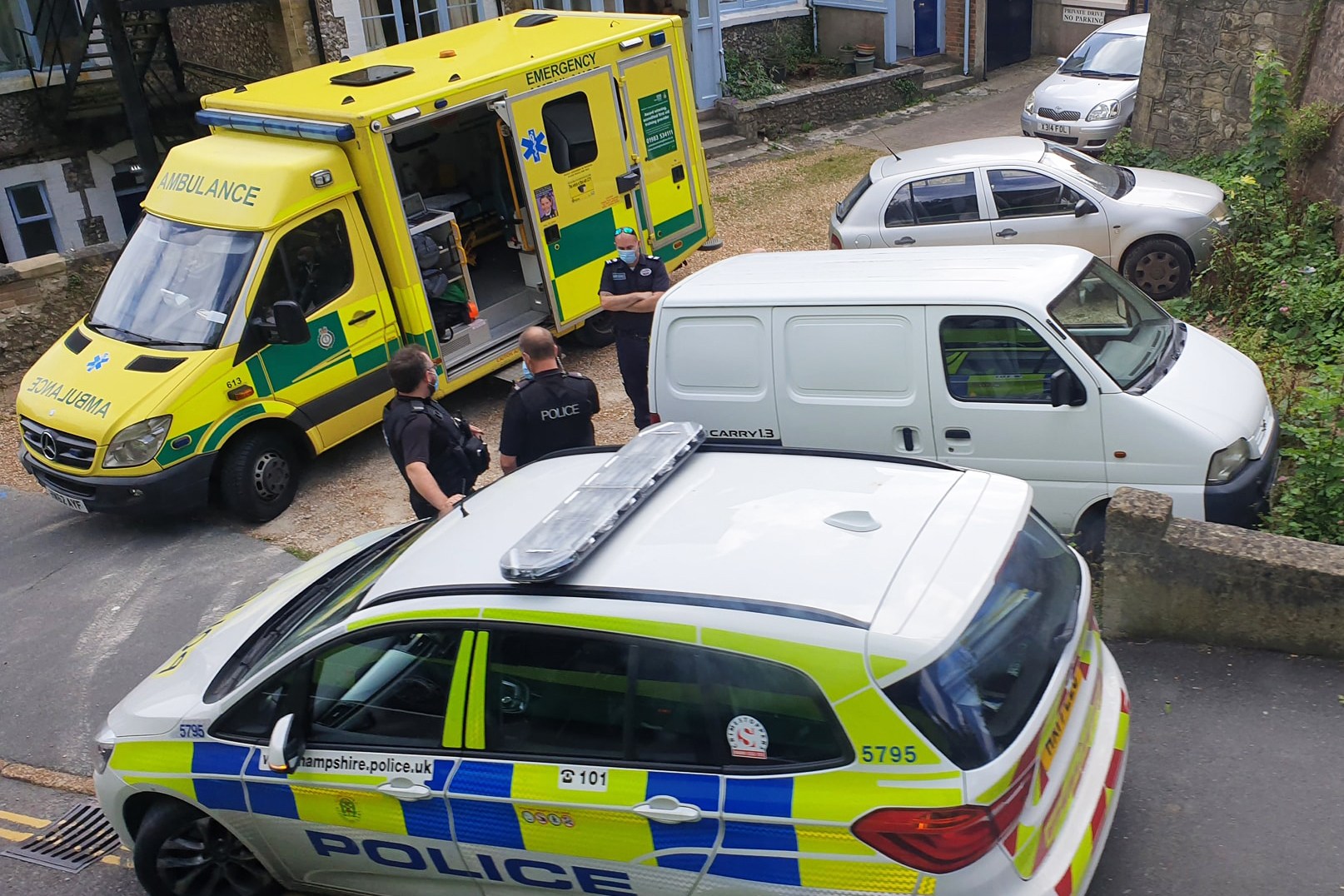 POLICE & AMBULANCE CREWS CALLED TO VENTNOR PROPERTY FOLLOWING DISTURBANCE
