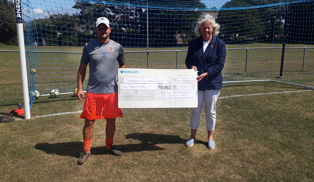 HIGH SHERIFF HELPS WITH FUNDING FOR FOOTBALL IN SHANKLIN