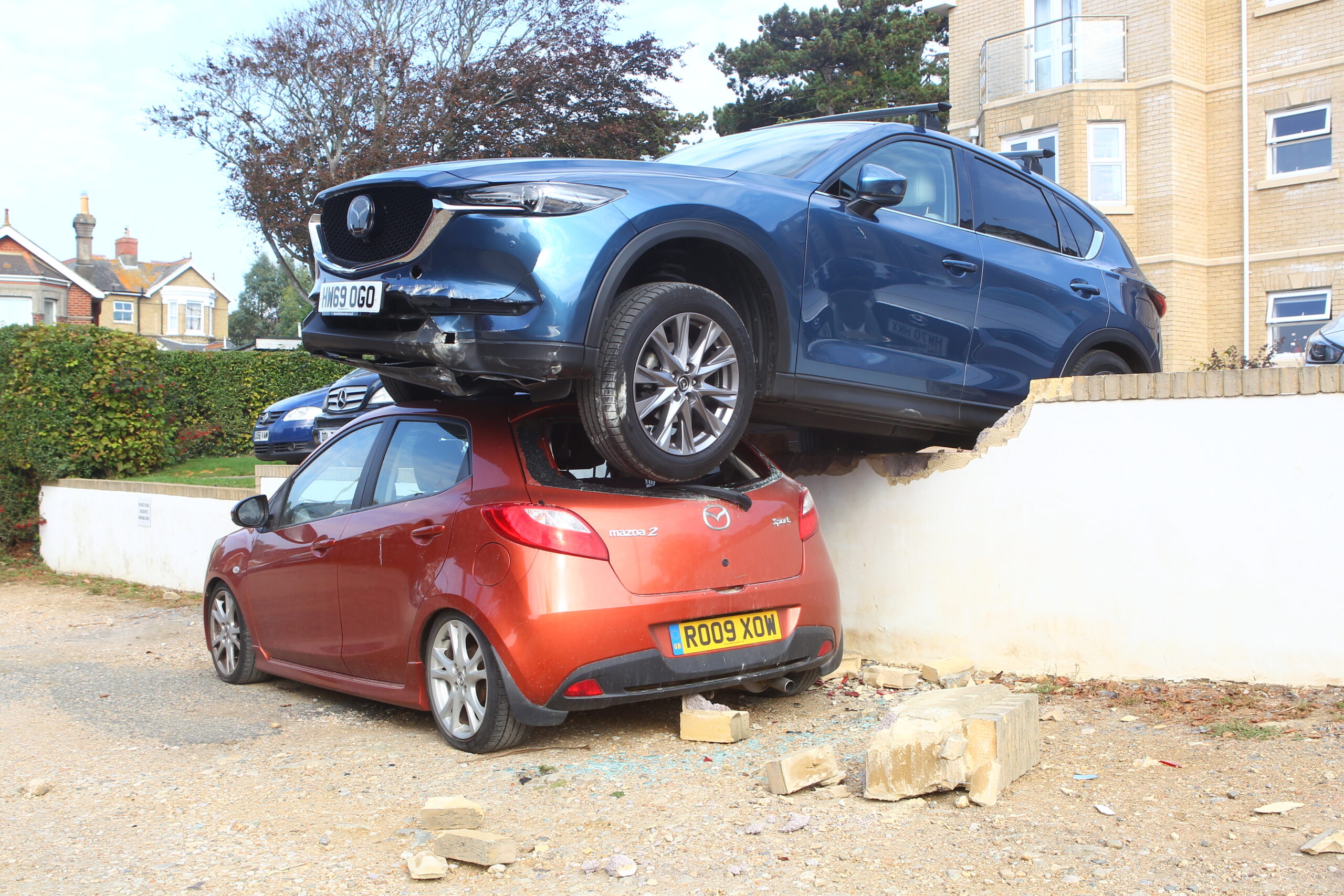 YOU CAN’T PARK THERE! CAR PLOUGHS THROUGH CAR PARK WALL IN SHANKLIN