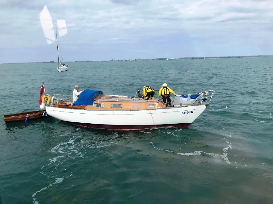 BEMBRIDGE LIFEBOAT AIDS DISMASTED YACHT FOLLOWING COLLISION