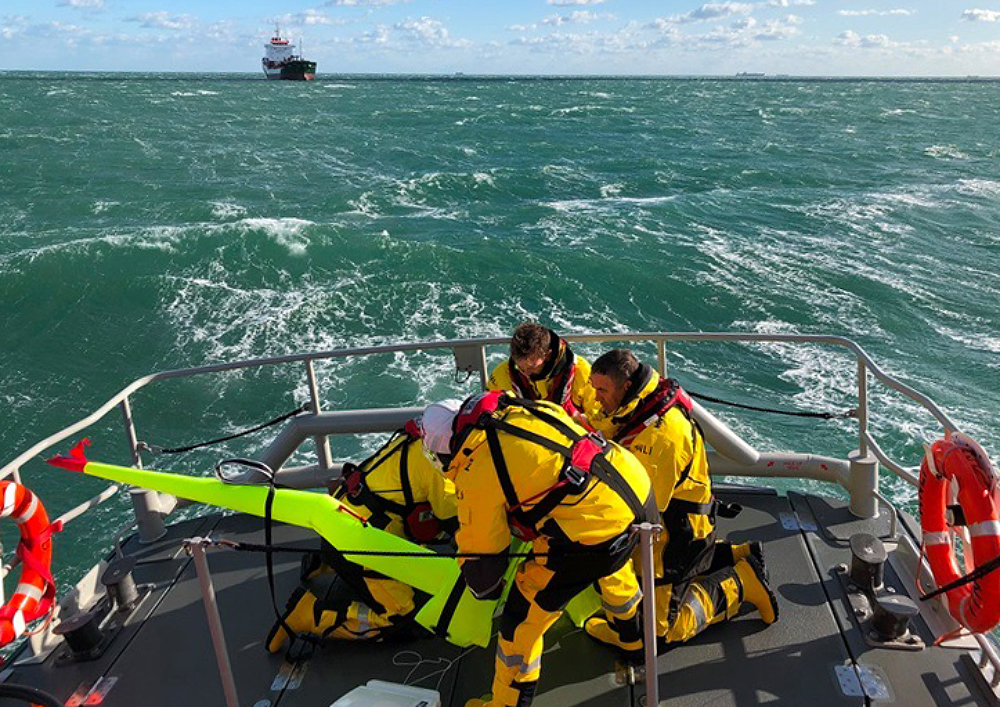 BEMBRIDGE CREW LAUNCHED AFTER LIFE RAFT SPOTTED OFF THE COAST