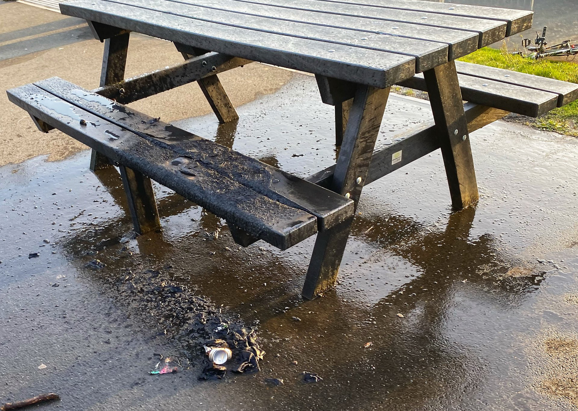 DELIBERATE FIRE DAMAGES PICNIC BENCH IN EAST COWES