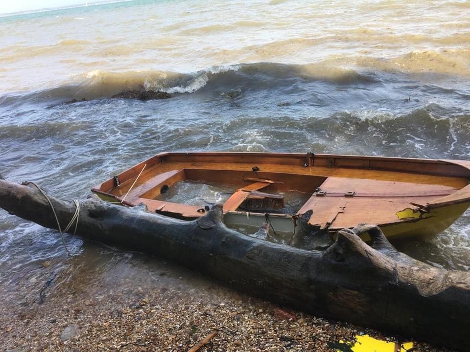BOAT BREAKS UP AGAINST THE ROCKS AT NORRIS CASTLE