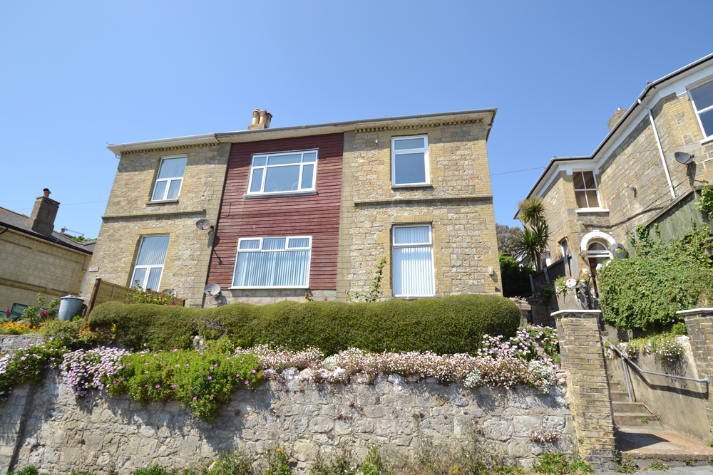 CLICKS AND MORTAR – ISLE OF WIGHT LOTS TO GO UNDER THE ONLINE HAMMER
