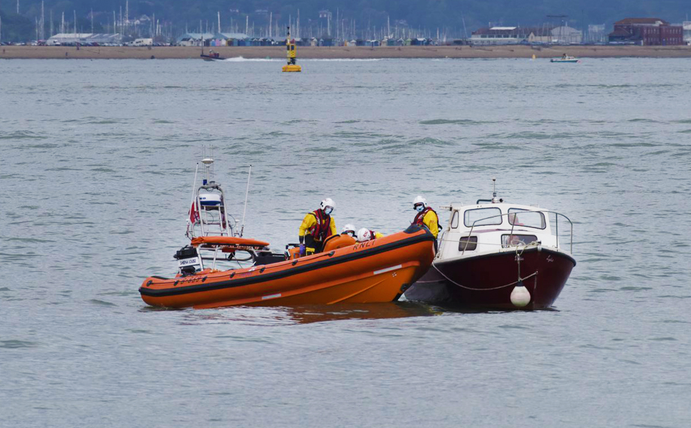 STRANDED ANGLERS CATCH AN UNEXPECTED TOW FROM COWES LIFEBOAT
