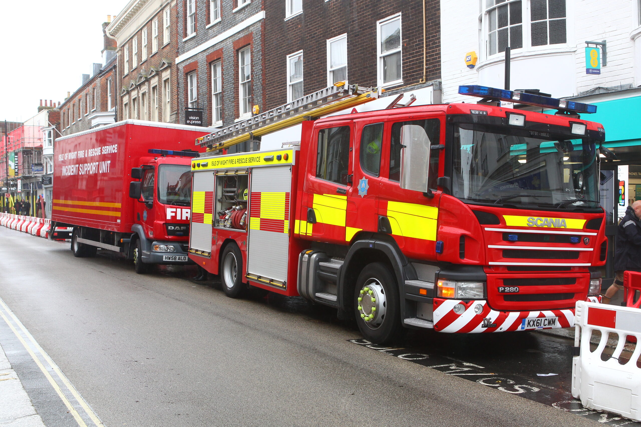 FIREFIGHTERS CALLED IN TO DEAL WITH FLOODING AT HIGH STREET STORE