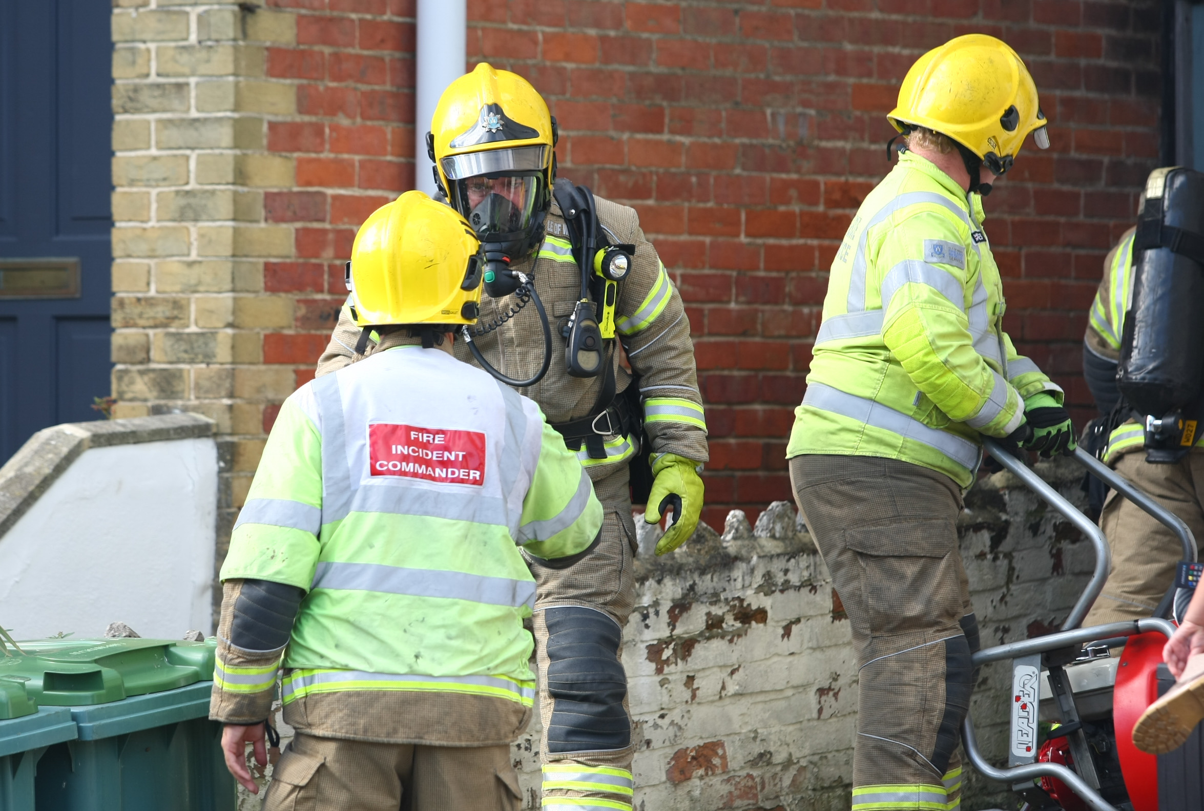 KITCHEN FIRE BREAKS OUT ON MONKTON STREET IN RYDE