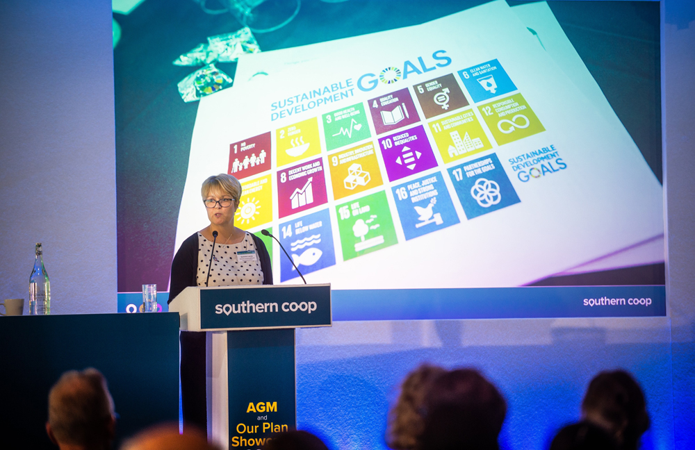 RETAILER STRENGTHENS ITS COMMITMENT TO REDUCE GREENHOUSE GAS EMISSIONS