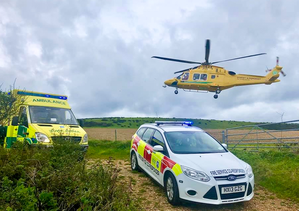 DORSET & SOMERSET AIR AMBULANCE CALLED TO MEDICAL EMERGENCY ON MIDDLE ROAD
