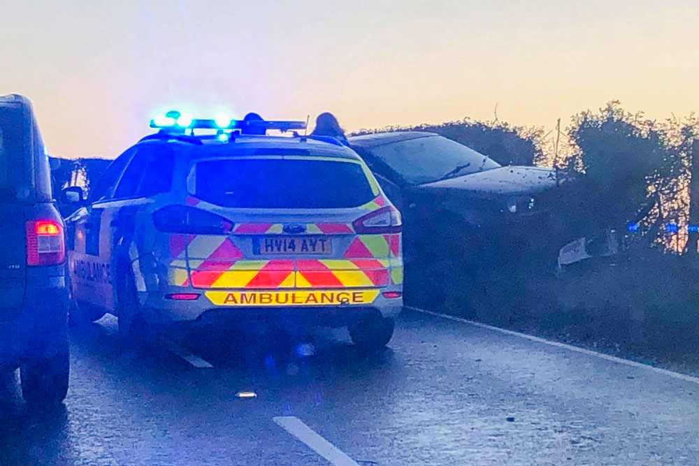 2 CAR CRASH PARTIALLY BLOCKS ASHEY ROAD