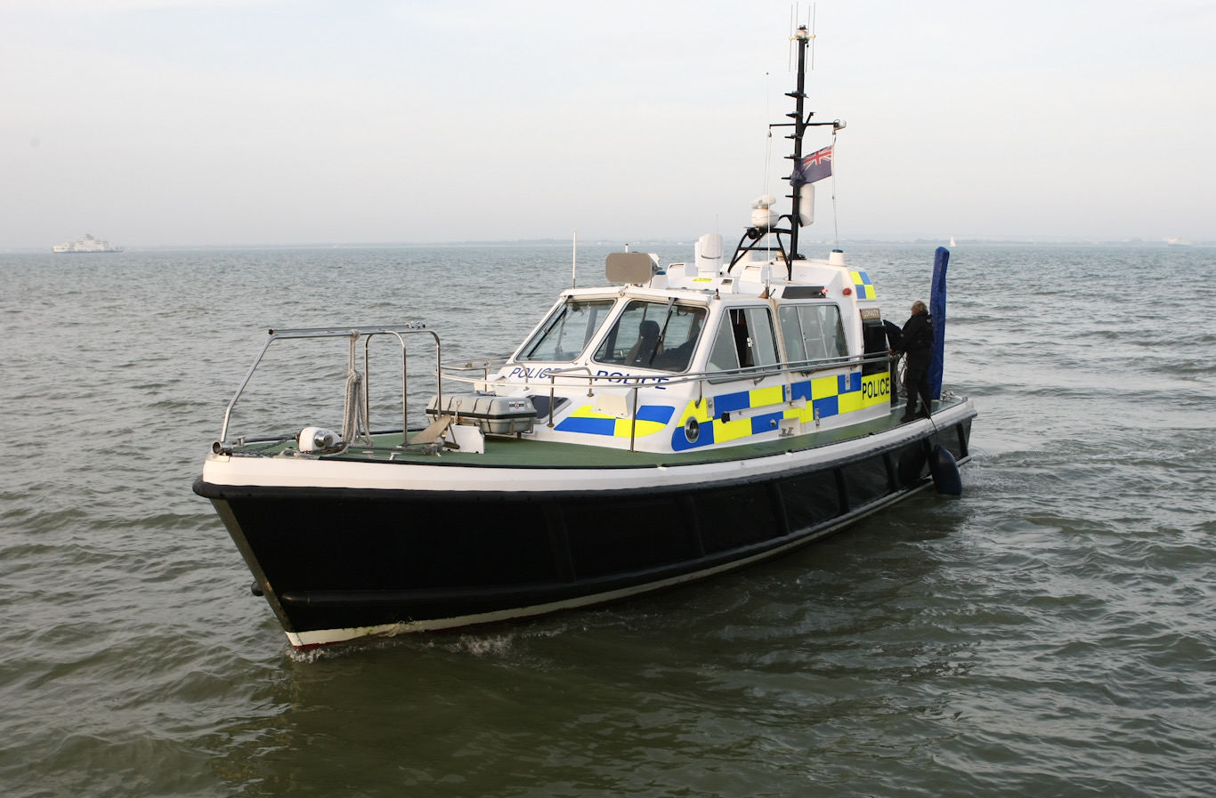 NEGOTIATORS CALLED IN AFTER MAN MAKES BOMB THREATS IN RYDE