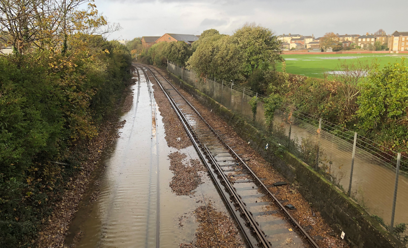 FLOODING ON THE TRACKS AT RYDE STOPS TRAINS