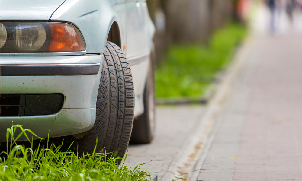 COUNCILLORS BACK MOTION TO TAKE POLICE POWERS OVER PAVEMENT PARKING