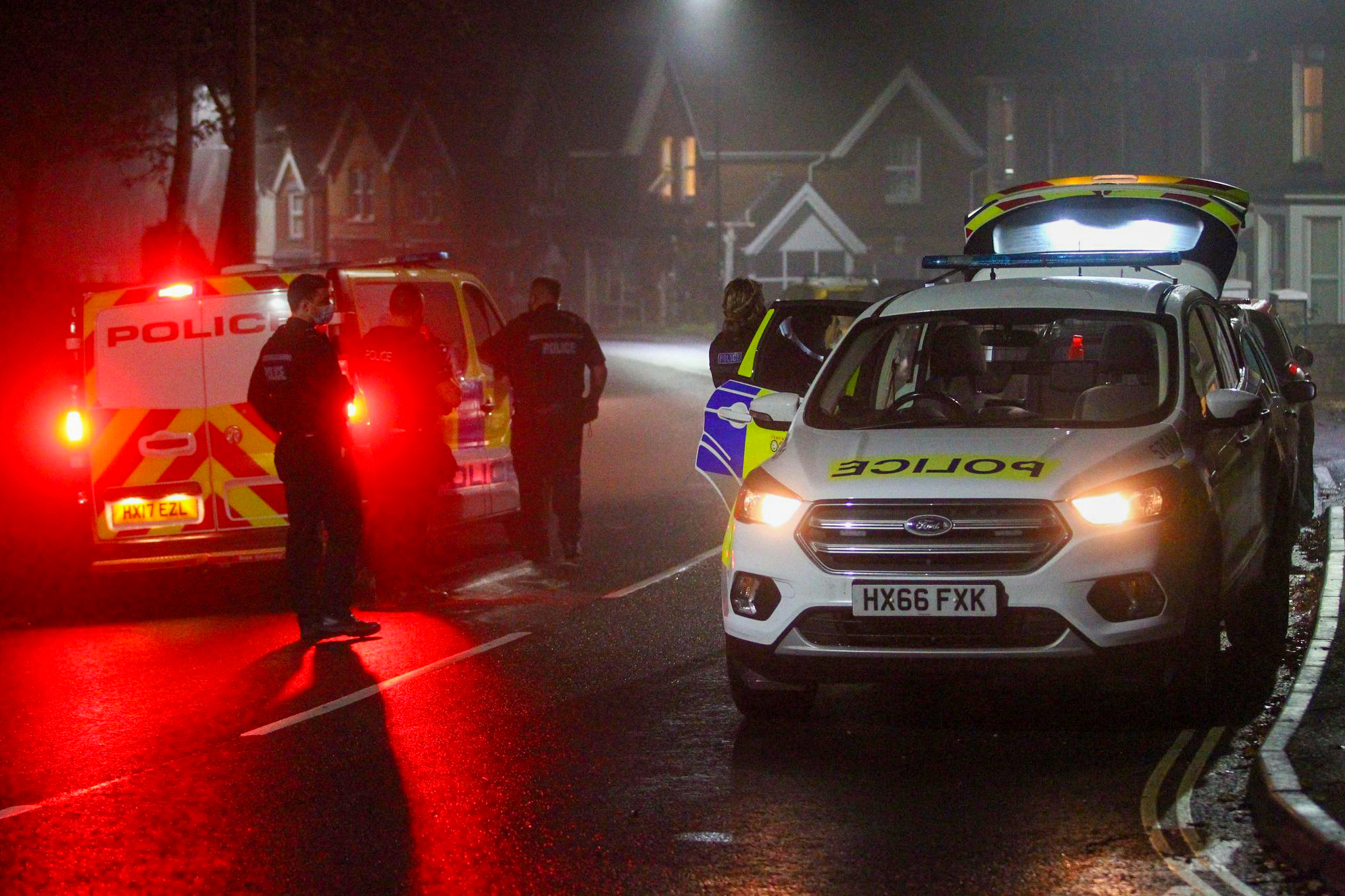 POLICE ERECT CORDON FOLLOWING SERIOUS INCIDENT IN COWES