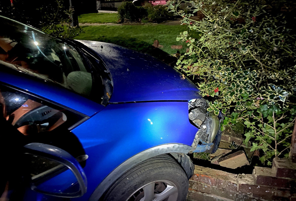 WOMAN CRASHES INTO WALL WHILST NEARLY 3 TIMES THE DRINK DRIVE LIMIT