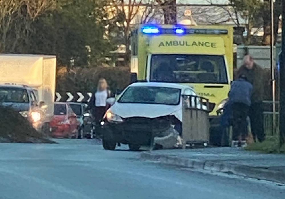 AIR AMBULANCE CALLED AS MOTORCYCLIST COLLIDES WITH CAR AND BUS IN COWES