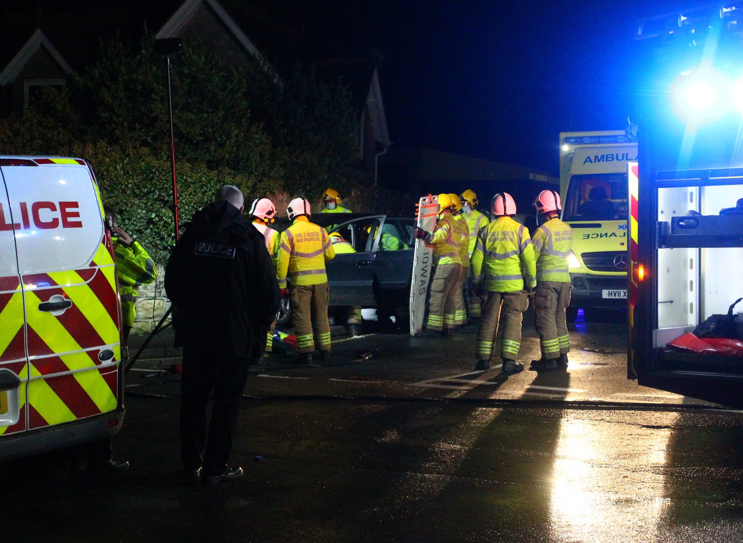 WOMAN TRAPPED IN CAR FOLLOWING SINGLE VEHICLE CRASH IN SANDOWN