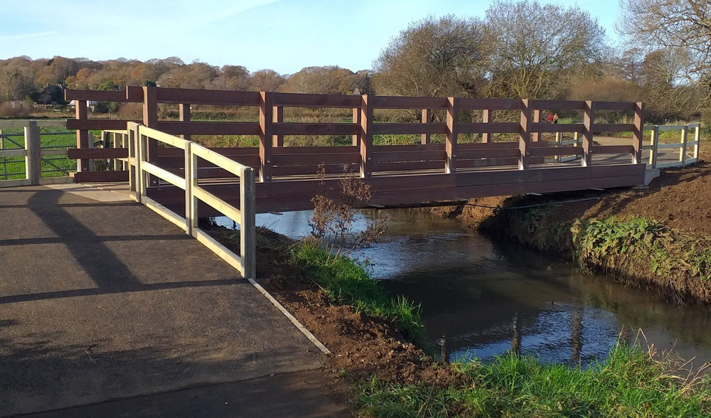 NEW FOOTBRIDGE AT ALVERSTONE IMPROVES COUNTRYSIDE ACCESS
