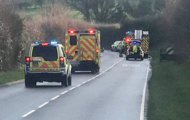 ROAD BETWEEN VENTNOR AND WHITWELL BLOCKED BY 2-CAR COLLISION