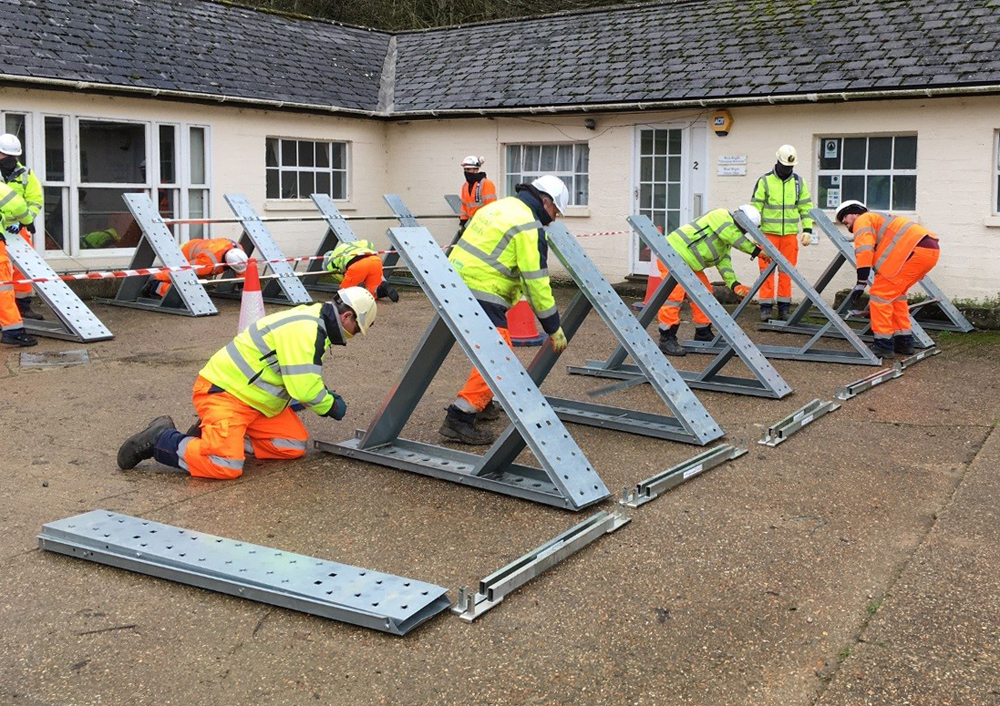 ENVIRONMENT AGENCY TRAIN ISLAND ROADS STAFF TO ERECT FLOOD BARRIERS