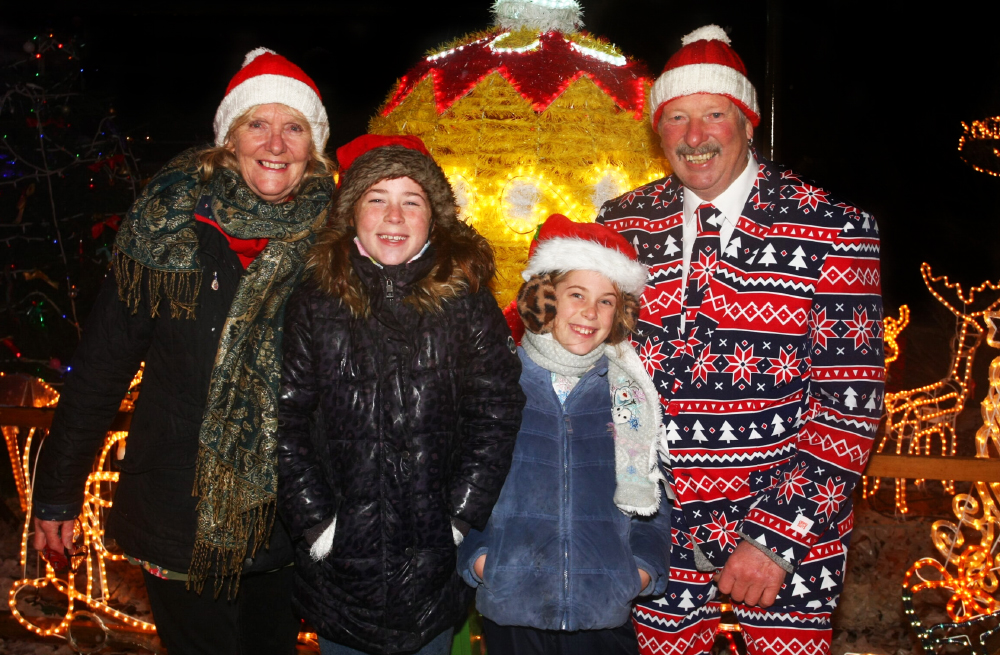 LET THERE BE LIGHT! LONG LANE CHRISTMAS LIGHTS RETURN FOR 2020