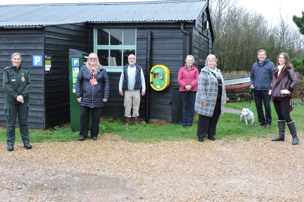 WIGHT STROLLERS DONATE THEIR TENTH DEFIBRILLATOR TO THE ISLE OF WIGHT COMMUNITY