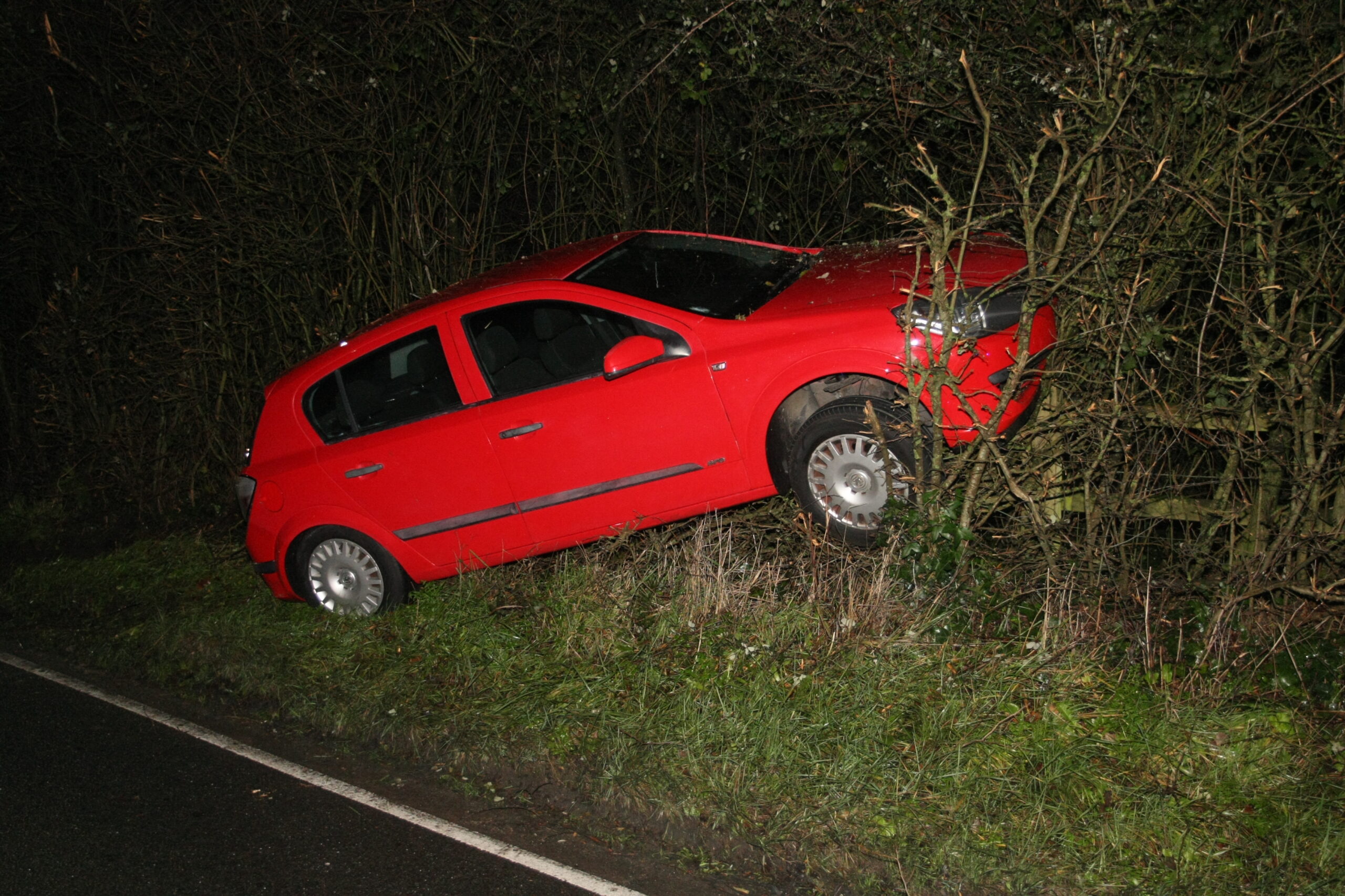 SUSPECTED DRINK DRIVER ARRESTED AFTER CRASH AT BEAPER SHUTE