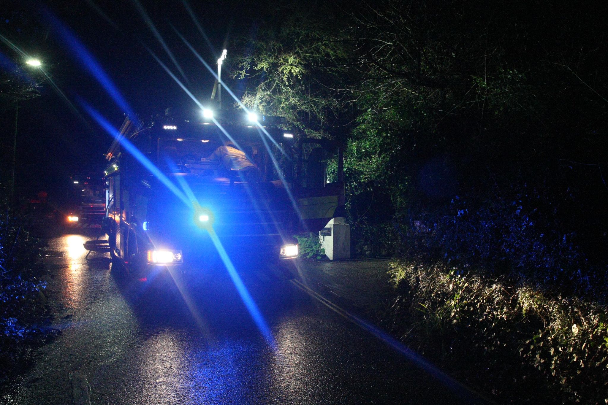 FIRE CREWS CALLED TO BEDROOM FIRE NEAR PONDWELL