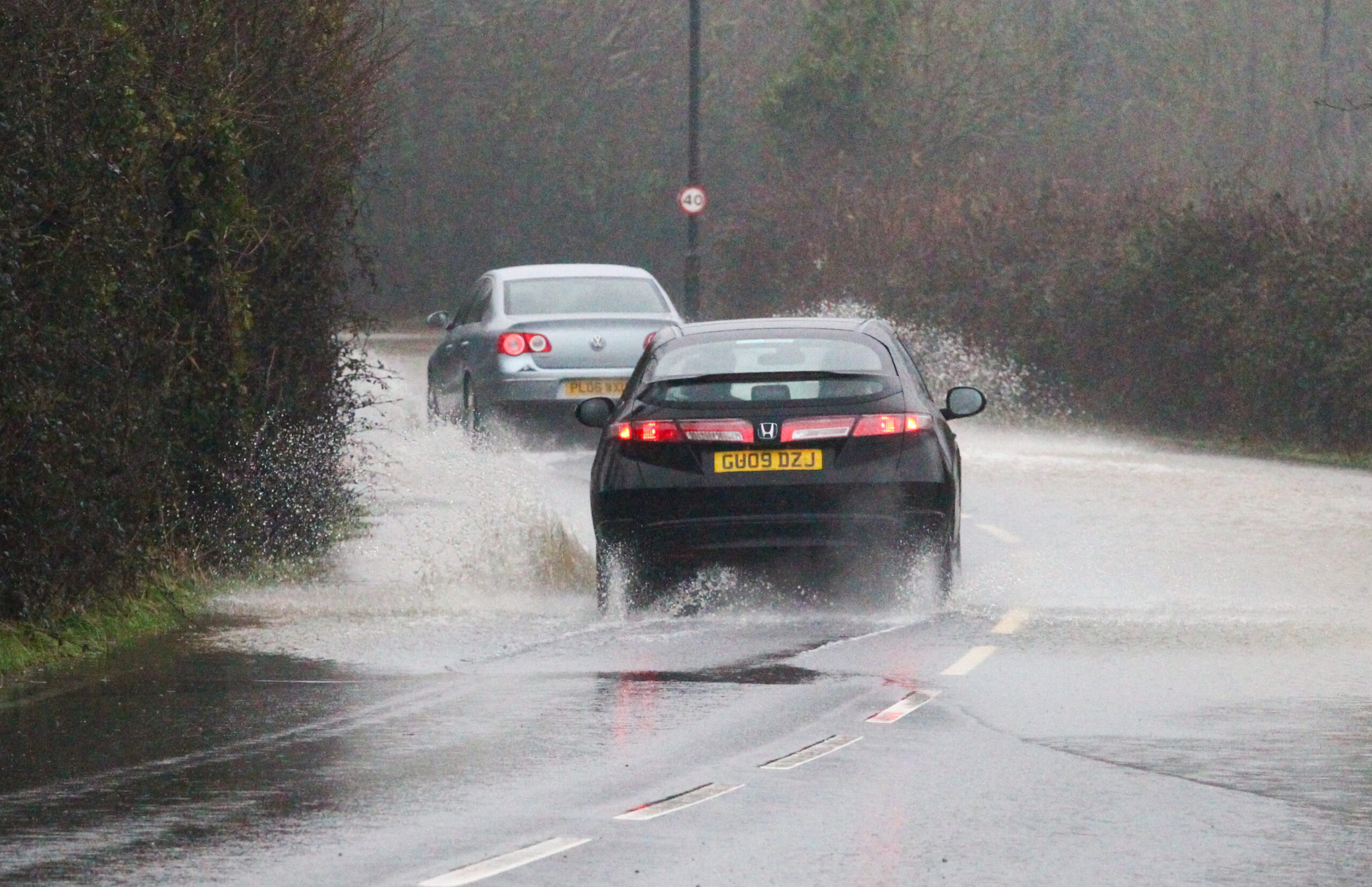 MORTON COMMON CLOSED DUE TO FLOODING – BUT CARS IGNORE ROAD SIGNS