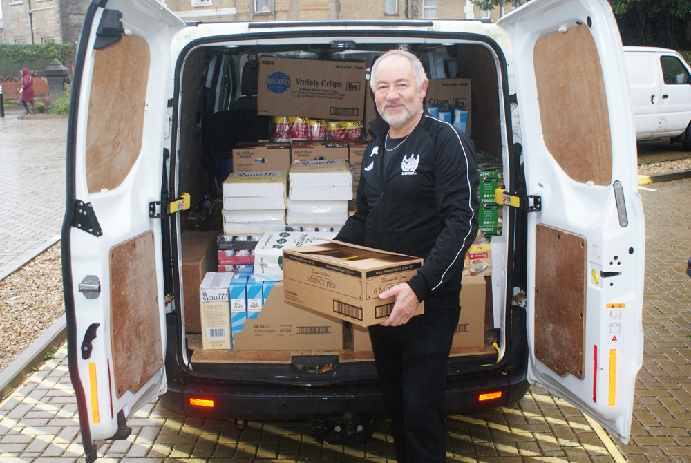 SANDOWN FOOTBALL CLUB RAISE OVER £2,000 TO CREATE CHRISTMAS FOOD PARCELS