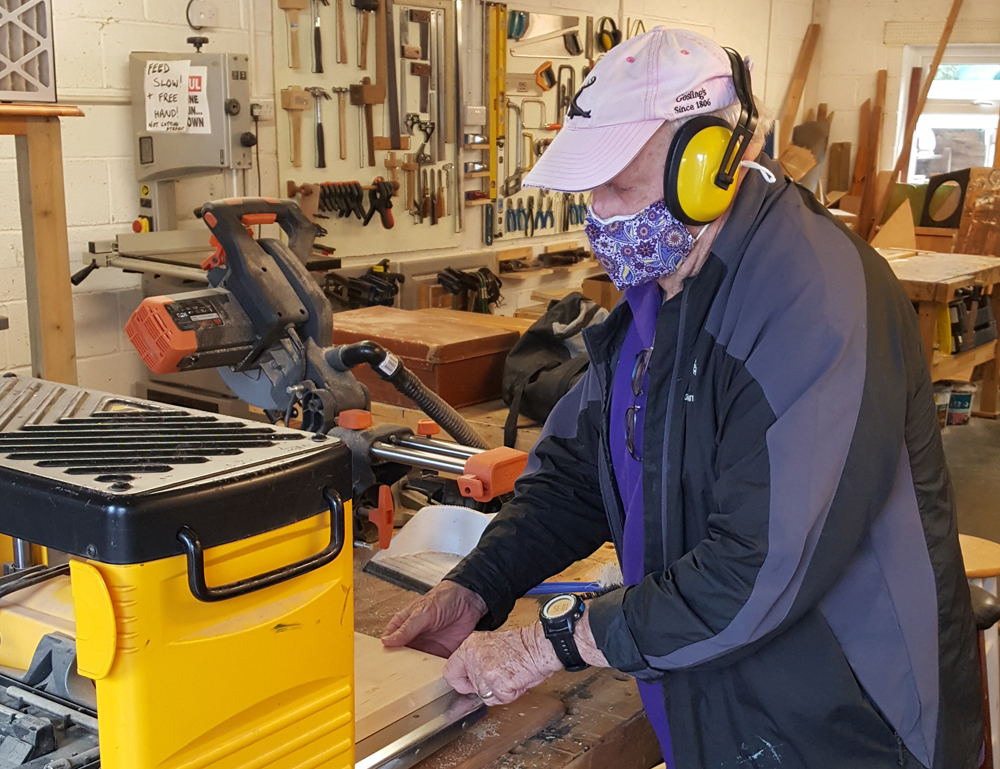 £4,000 GRANT GIFTED TO COWES MEN’S SHED