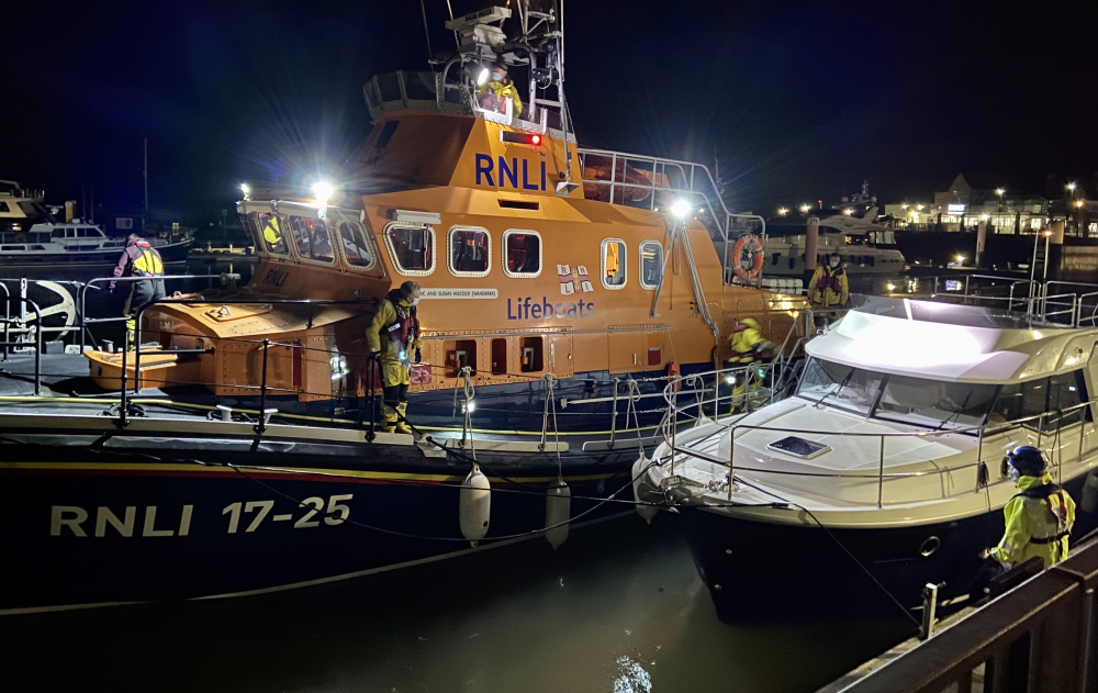 YARMOUTH LIFEBOAT ASSISTS MOTOR VESSEL IN FREEZING CONDITIONS