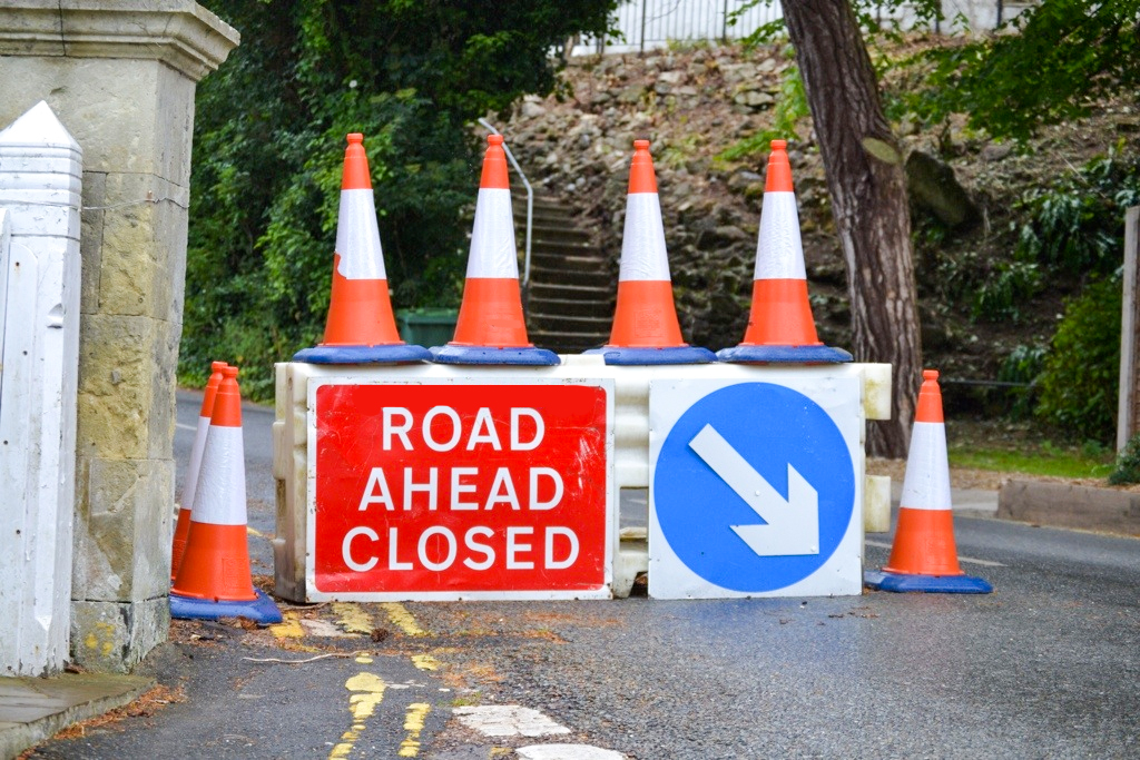 UNDERCLIFF DRIVE CLOSED FOR WATER MAIN REPAIRS