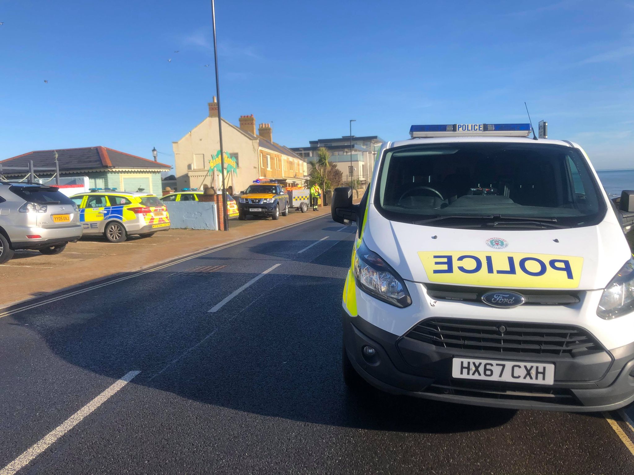 UPDATED: POLICE AND COASTGUARD RESPOND TO PERSON IN THE WATER AT SANDOWN