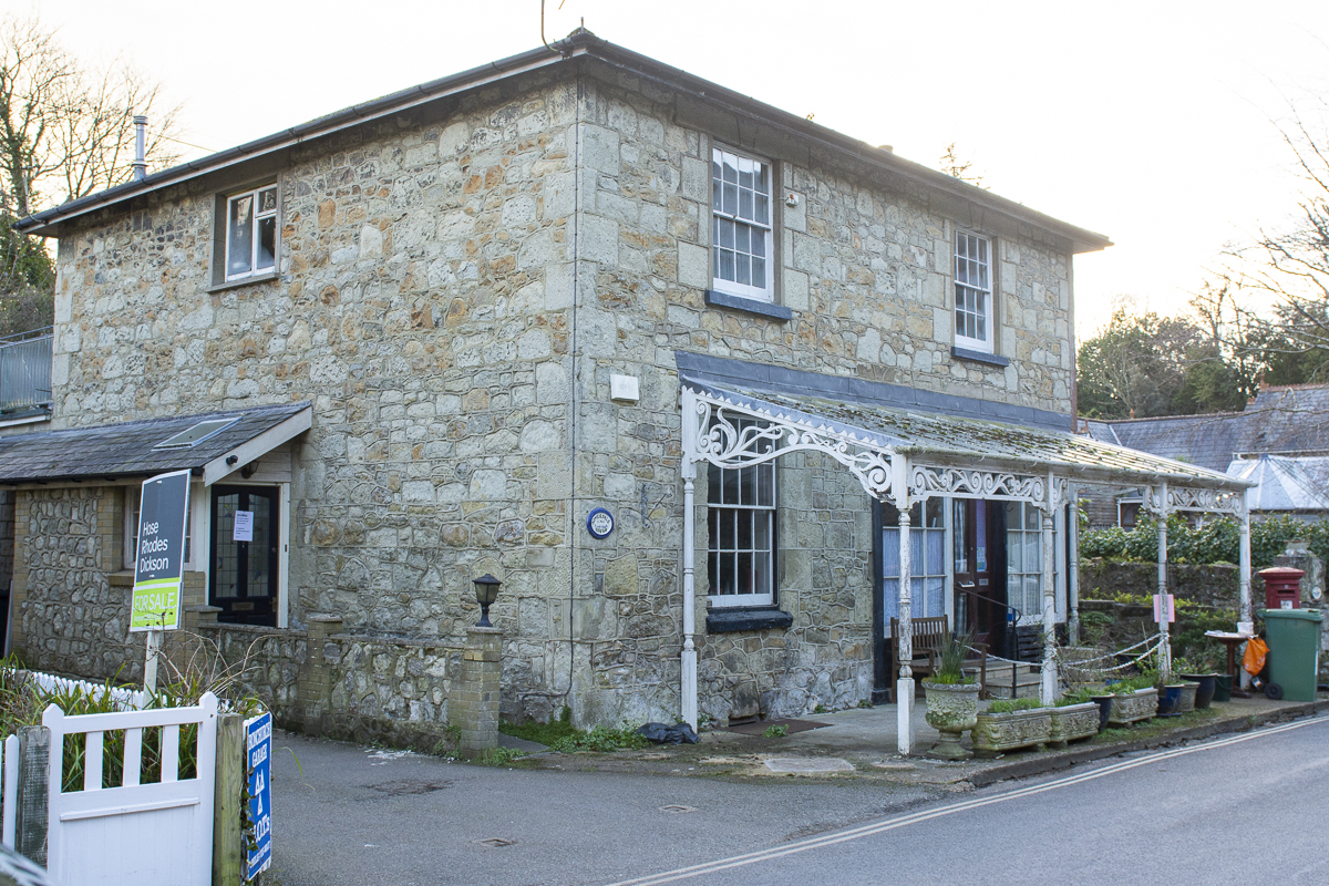 BONCHURCH RESIDENTS OBJECT TO HOUSING PLAN FOR FORMER SHOP THAT SHUT 11 YEARS AGO