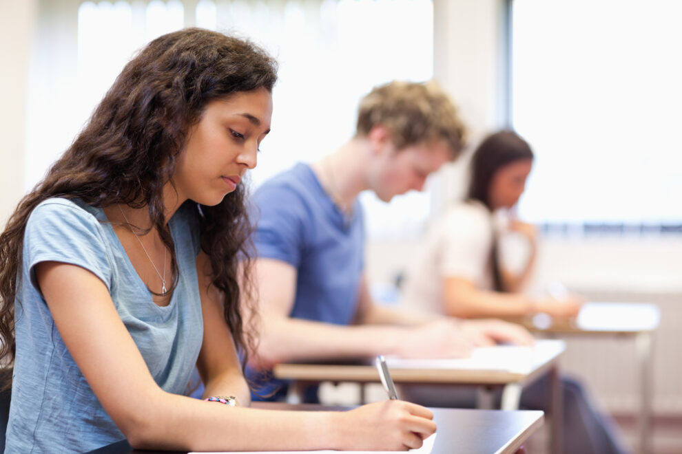 HOW TO WRITE AN ESSAY A GUIDE FOR UK UNIVERSITY STUDENTS Island Echo 