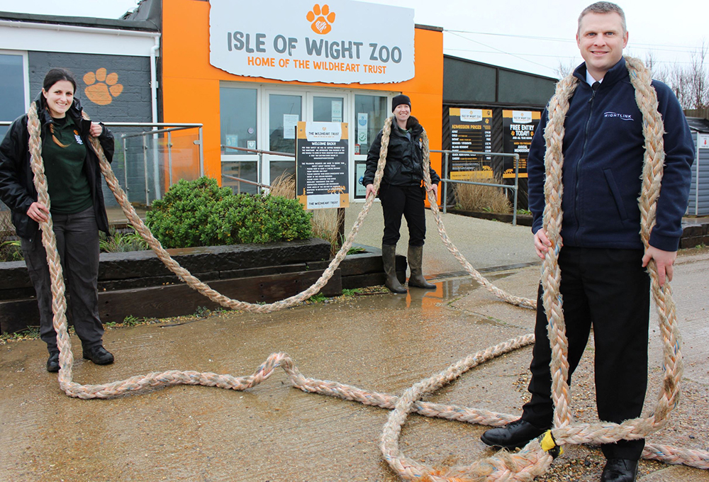 WIGHTLINK’S OLD ROPE BRINGS JOY TO ISLAND’S ANIMALS