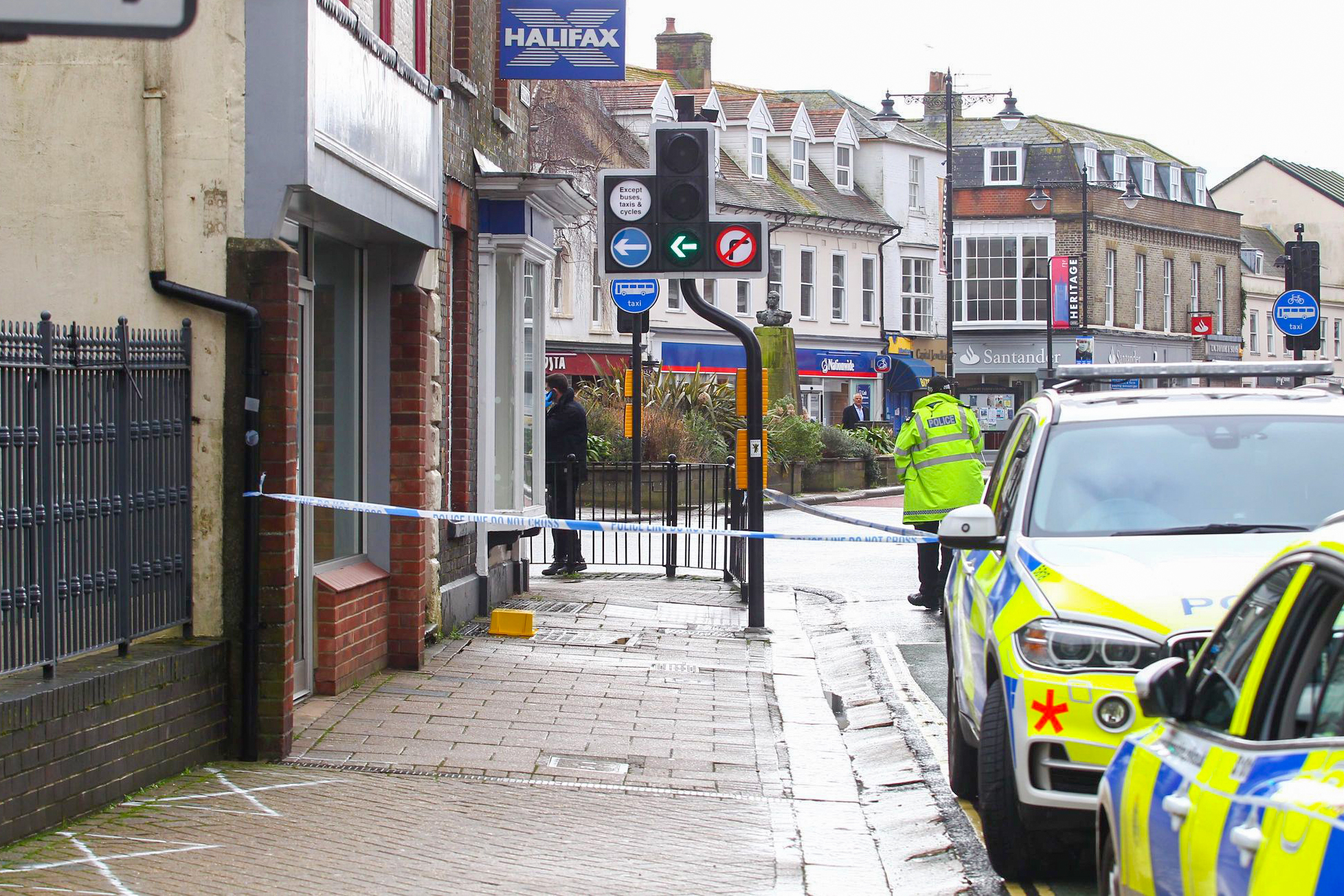 BB GUN RECOVERED AND POLICE OFFICER INJURED IN NEWPORT TOWN CENTRE