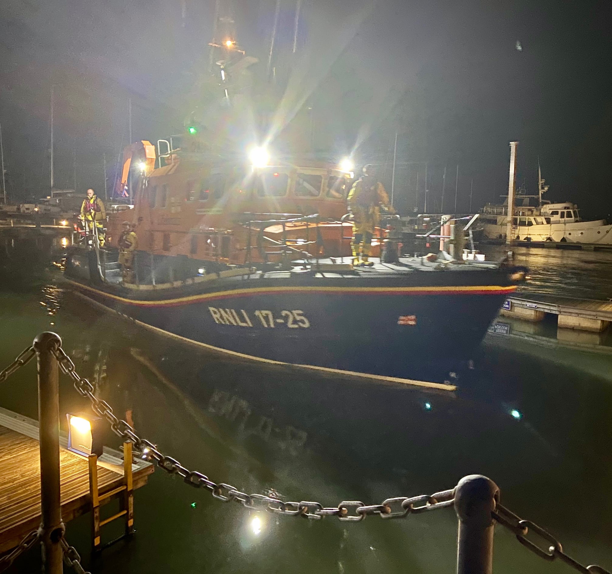 YARMOUTH RNLI TASKED TO YACHT AGROUND AND TAKING ON WATER AT NEWTOWN CREEK