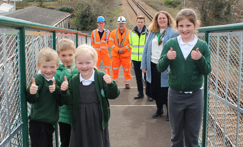 GATTEN AND LAKE PUPILS GIVES THE THUMBS UP TO RAIL BRIDGE IMPROVEMENTS