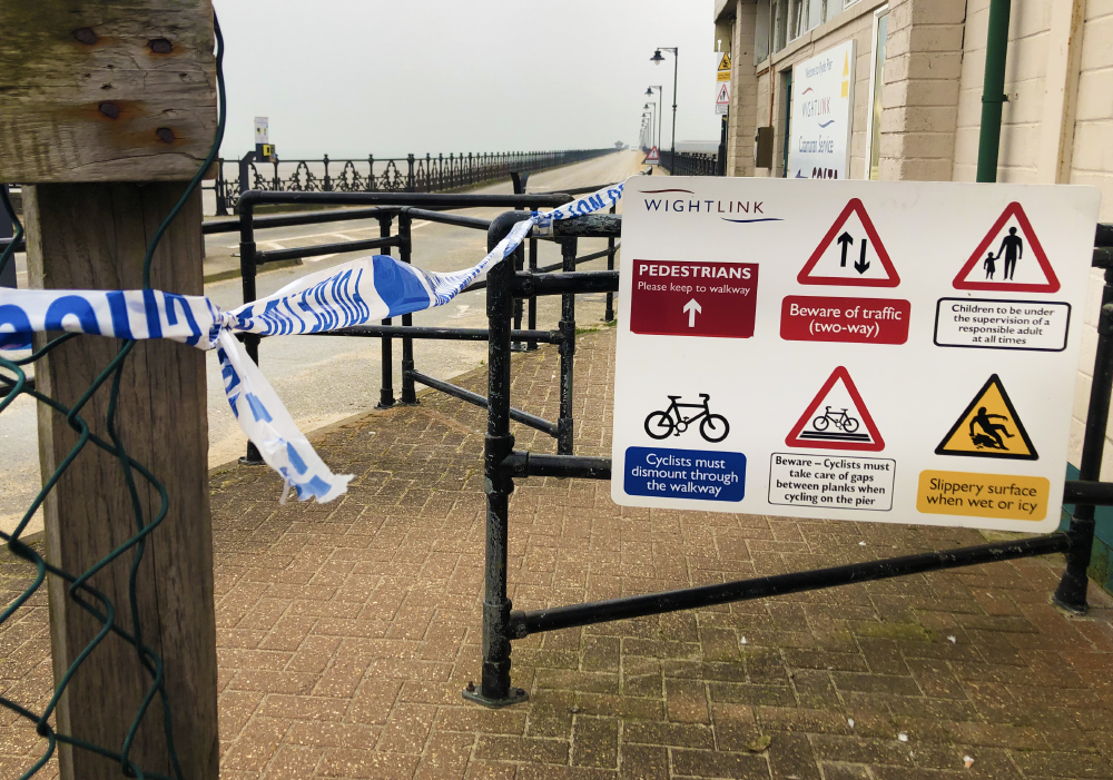 RYDE PIER CORDONED OFF AS PART OF SEARCH FOR ‘ITEMS’